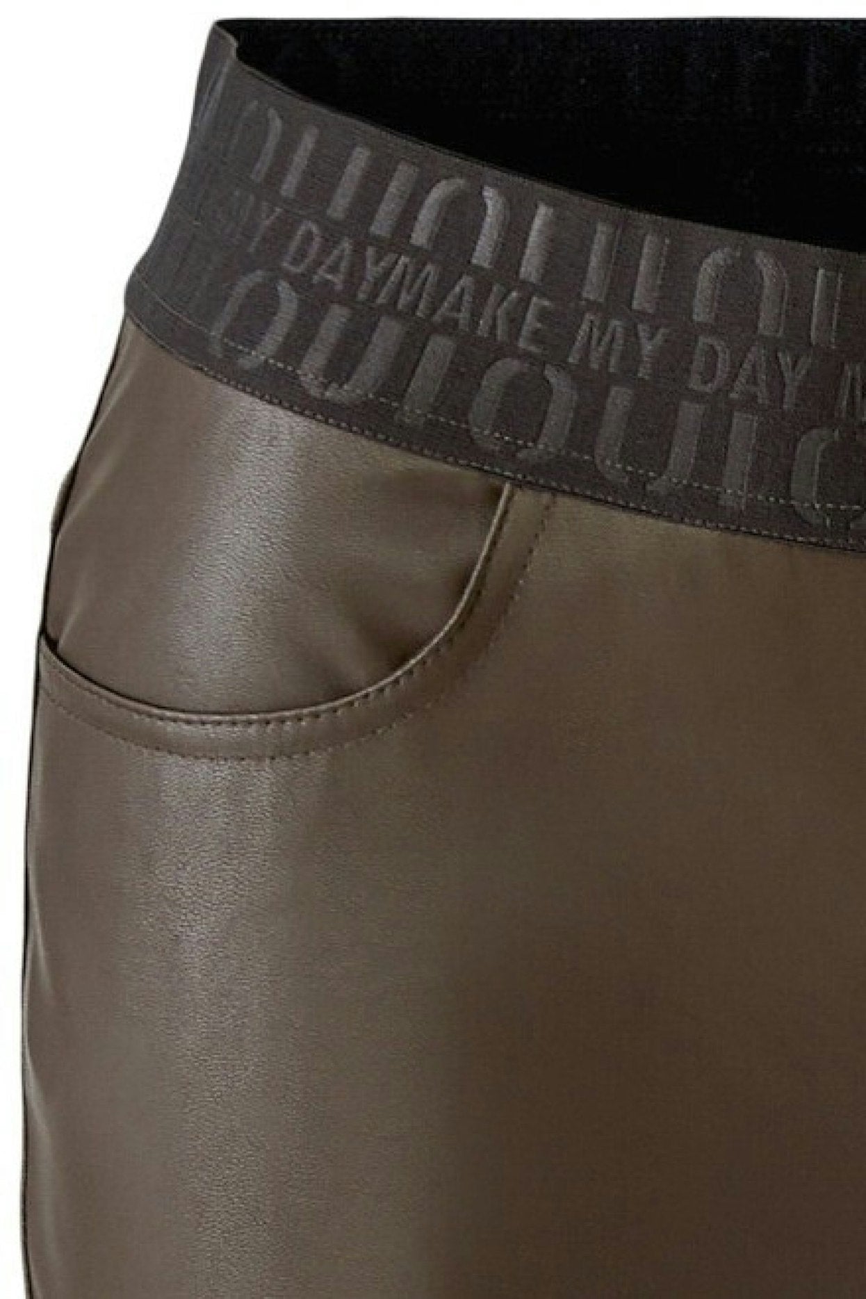 Calça pele Oui