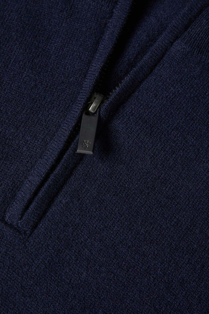Camisola de lã com meio fecho